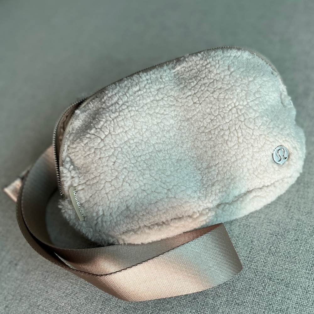 Lululemon fleece sherpa Everywhere belt bag - ivory/trench - used once